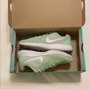 Nike Revolution 3